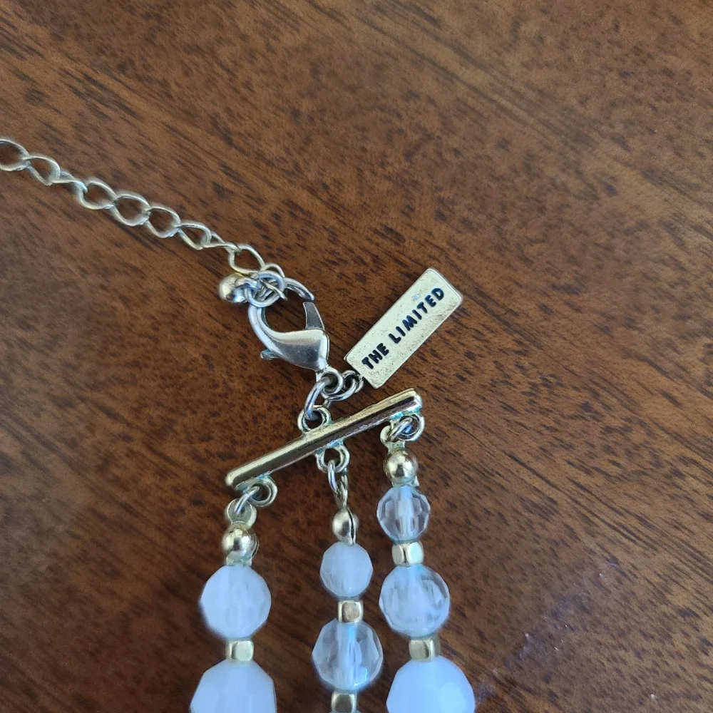 The Limited White Beaded Necklace - Picture 3 of 4